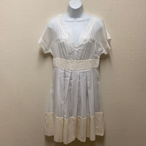 Amelia Toro White and Cream Dress Size 10 - Picture 1 of 7
